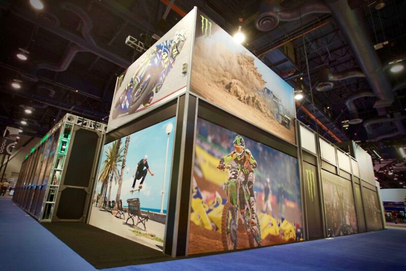 Impressive-graphics-in-double-deck-trade-show-exhibit-rental